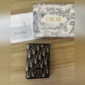 Dior 30 Montaigne Passport Holder